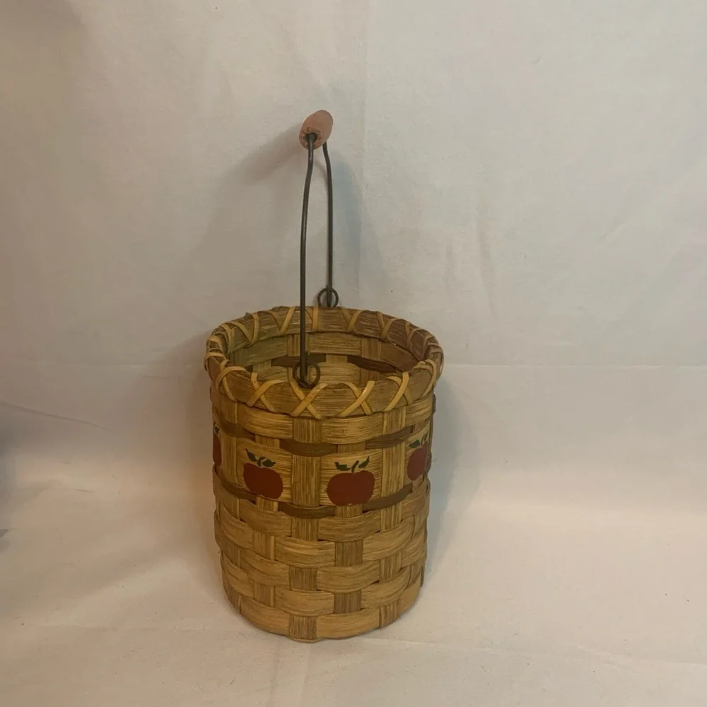 Small Round Apple Basket with Handle